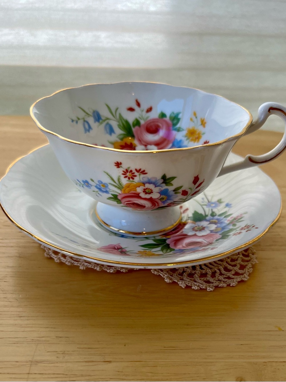 Royal Albert & Roslyn Bone China Teacup Set - Picture 3 of 11